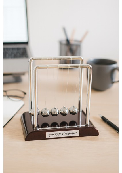 Kişiye Isme Özel Newton Balans Denge Topu Orta Boy - Ofis - Ev Masa Üstü Motivasyon Hediyesi