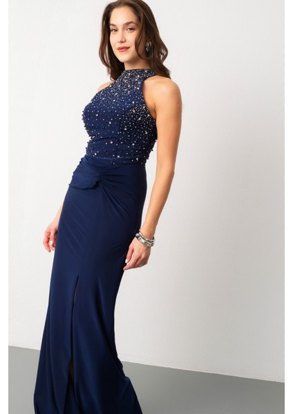 Kadın Lacivert Halter Yaka Taşlı Uzun Abiye Elbise modelleri
