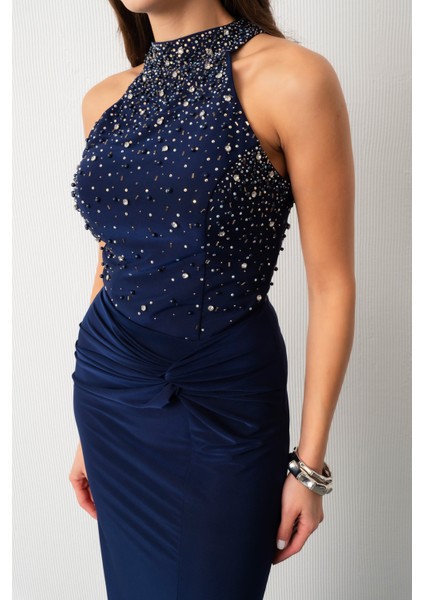 Kadın Lacivert Halter Yaka Taşlı Uzun Abiye Elbise fırsatları