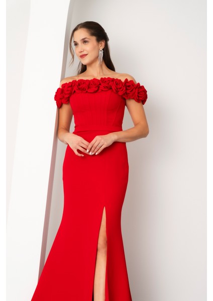 Kadın Kırmızı Çiçek Detay Yırtmaçlı Uzun Abiye Elbise fiyatları