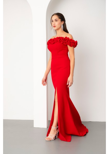 Kadın Kırmızı Çiçek Detay Yırtmaçlı Uzun Abiye Elbise modelleri