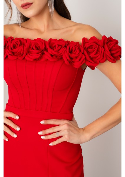 Kadın Kırmızı Çiçek Detay Yırtmaçlı Uzun Abiye Elbise fırsatları