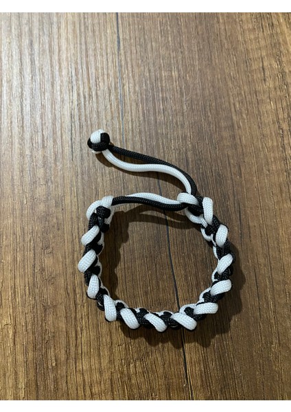 Siyah Beyaz Geçişli Model Paracord Bileklik fiyatları