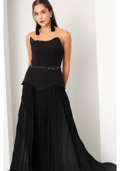 Kadın Siyah Straplez Yaka Taşlı Piliseli Uzun Abiye Elbise modelleri
