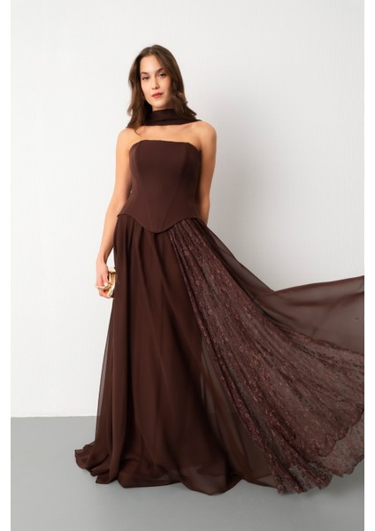 Kadın Kahverengi Straplez Yaka Piliseli Dantel Detay Uzun Abiye Elbise