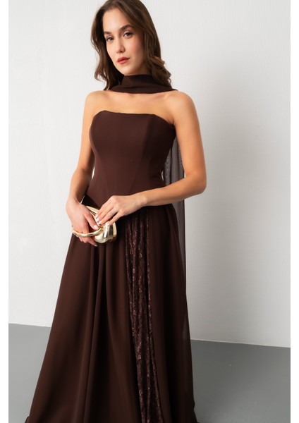 Kadın Kahverengi Straplez Yaka Piliseli Dantel Detay Uzun Abiye Elbise modelleri