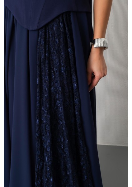 Kadın Lacivert Straplez Yaka Piliseli Dantel Detay Uzun Abiye Elbise fırsatları