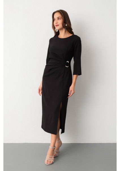 Kadın Siyah Bisiklet Yaka Aksesuar Detay Midi Davet Elbisesi