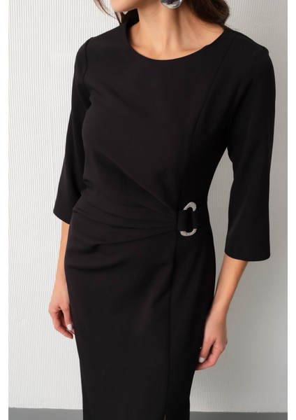 Kadın Siyah Bisiklet Yaka Aksesuar Detay Midi Davet Elbisesi indirimleri