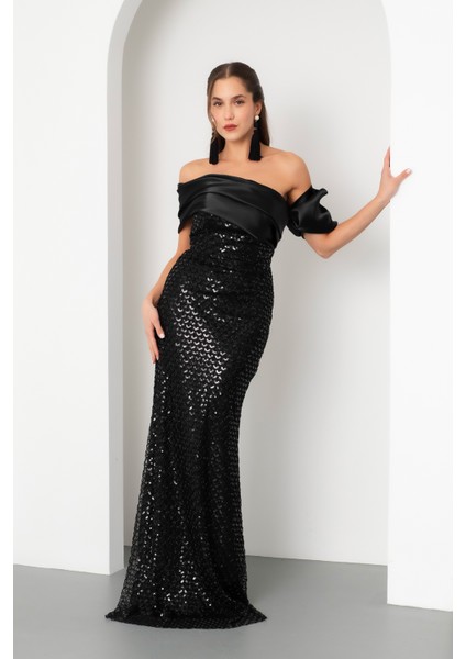 Kadın Siyah Yaka Detay Boncuklu Uzun Abiye Elbise