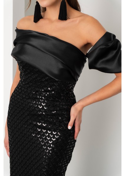 Kadın Siyah Yaka Detay Boncuklu Uzun Abiye Elbise fırsatları