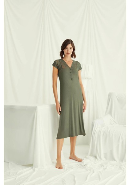 Monamise Yakası Kolu ve Omzu Dantelli Önü Düğmeli Gecelik