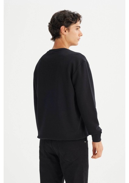 Pamuklu Regular Fit Normal Kesim Bisiklet Yaka Siyah Erkek Sweatshirt L2520361001 fırsatları