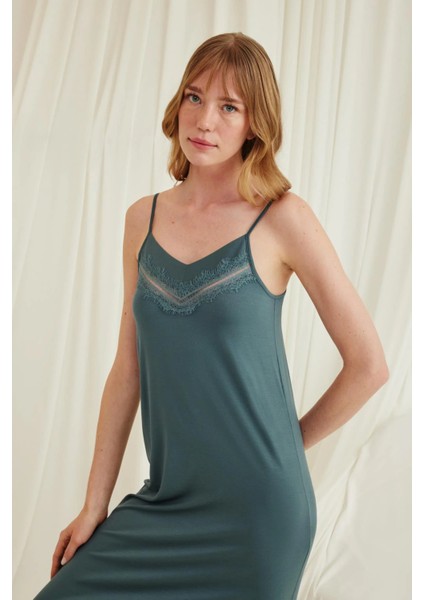 Monamise Dekolteli Yakası ve Kolu Dantelli Sabahlık Takımı modelleri