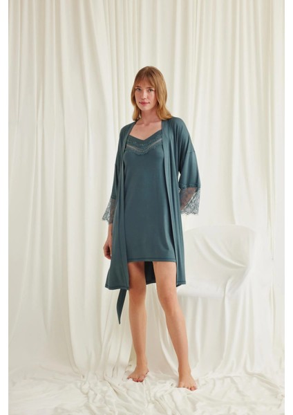 Monamise Dekolteli Yakası ve Kolu Dantelli Sabahlık Takımı