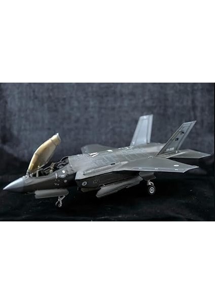 Model F-35A Lightning 2 Plastik Uçak Maket Kiti modelleri