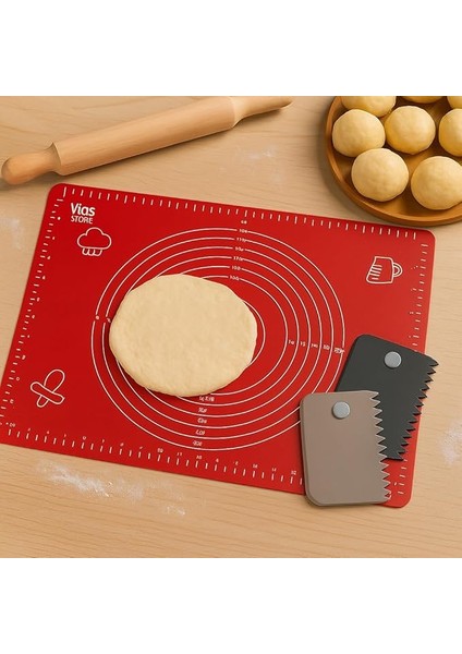 Store Hamur Açma Matı 50X40 cm ve 3'lü Plastik Kesme Kazıma Aparatı – Silikon Kaymaz Mat + Çok Amaçlı Mutfak Kazıyıcı Seti (Kırmızı)