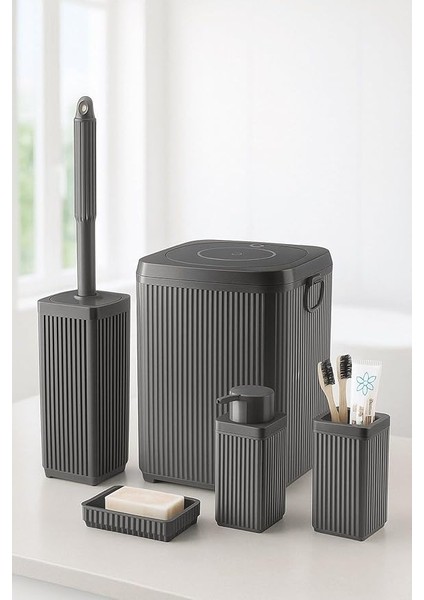 Haus Lines Serisi Gri Banyo Seti, 5 Parça Akrilik Kare 5 Litre Çöp Kovası, Sabunluk, Fırçalık Takımı 3462 Gri