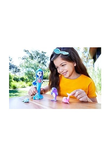 HCF72 - Royal Enchantimals Dorinda Dolphin Oyuncak Bebek Ailesi (Yakl. 15 Cm), Çıkarılabilir Palet ve 3 Deniz Atı Hayvan Figürü, 3 Yaşından Büyük Çocuklar Için Harika Bir Hediye fiyatları