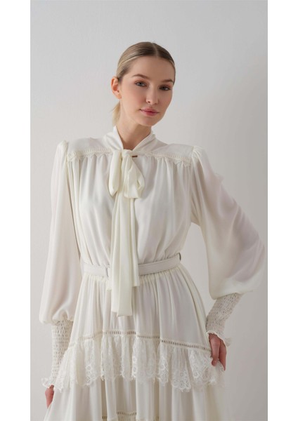 Eteği Kat Kat Büzgülü Uzun Elbise Ekru