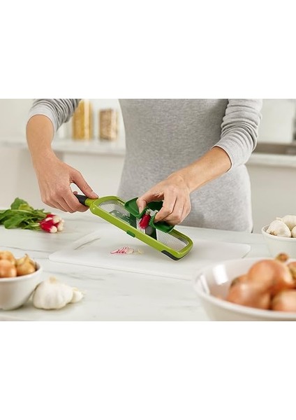 Joseph Multi-Grip Mutfak Mandolin, Ayarlanabilir Sebze Kesici ve Soğan Kesici, 3 Dilim Kalınlığı, Hassas Saplı, Yeşil fırsatları