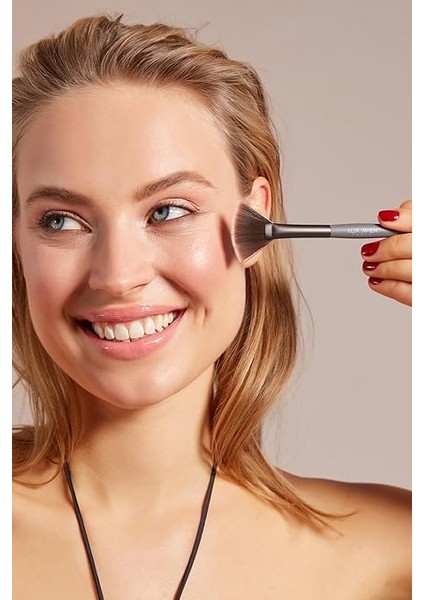 Avıen Aydınlatıcı Fırçası - Fan Brush indirimleri