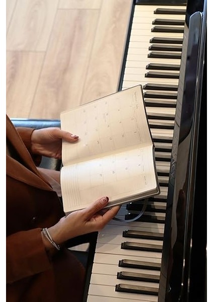 2025 Haftalık Ajanda A5 (14X21CM) Esnek Kapak Ivory 80GR. indirimleri