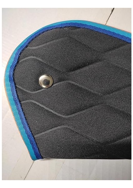 Emniyet Kemeri Düzenleyici ve Tutucu Emniyet Kemer Pedi,boyun Kesme Önleyici,çocuk Emniyet Kemer Rahatlatıcı,oto Kemer Kılıfı,yüksek Kaite(Siyah Renk)(Mavi Renkli Kenar Şeritli) fırsatları