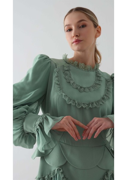 Bel Detayı Parçalı Krep Elbise Siyah fırsatları