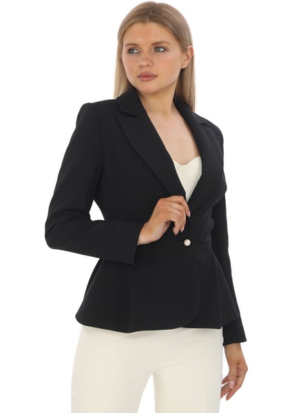 Inci Düğmeli Broş Detaylı Siyah Pileli Ceket - Ofis & Gündüz Kombinleri Şık Tasarım