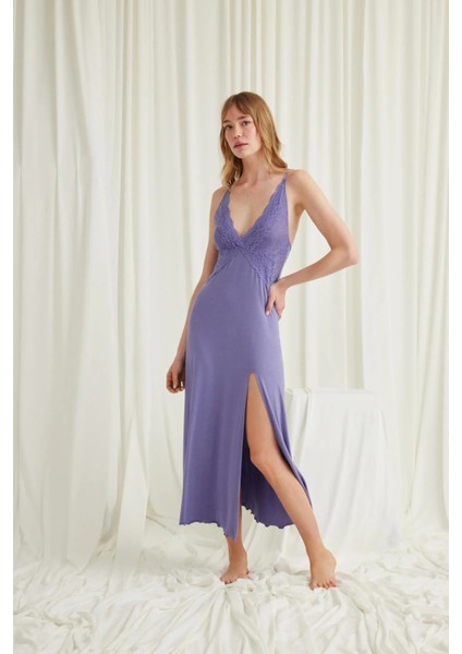 Monamise Göğüs ve Sırt Dekolteli Dantelli Yırtmaçlı Gecelik