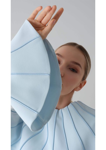 Omuzu Takma Pelerinli Krep Elbise Mavi fiyatları