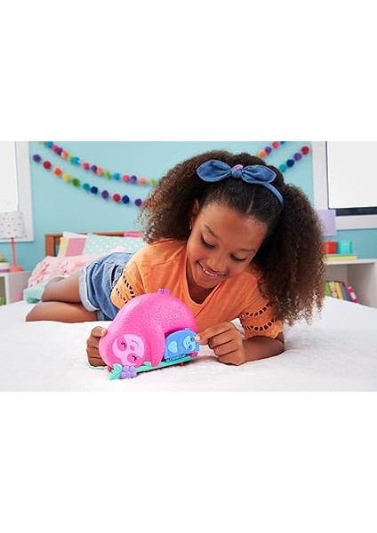 Pocket™ Tembel Hayvan Ailesi 2'si 1 Arada Kompakt Çanta Polly Pocket™ Bebekler ve Oyun Seti, Seyahat Oyuncakları, Tembel Hayvan Ailesi 2'si 1 Arada Kompakt Çanta HRD40 fiyatları