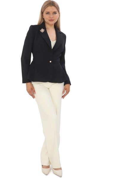 Inci Düğmeli Broş Detaylı Pileli Ceket ve Boru Paça Pantolon Takım - Şık Kadın Takım Elbise fiyatları