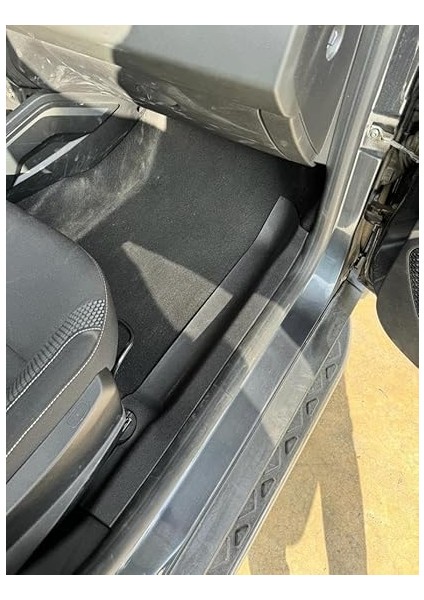 Autoaccessories Dacia Duster ile Uyumlu Oem Halı Koruma Kapağı Kapı Eşiği Plastiği 2018 ve Üstü modelleri