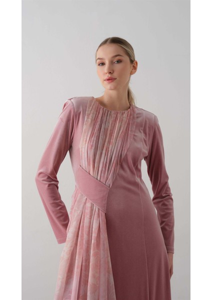 Önü Çapraz Şifon Desenli Kadife Elbise Pudra modelleri
