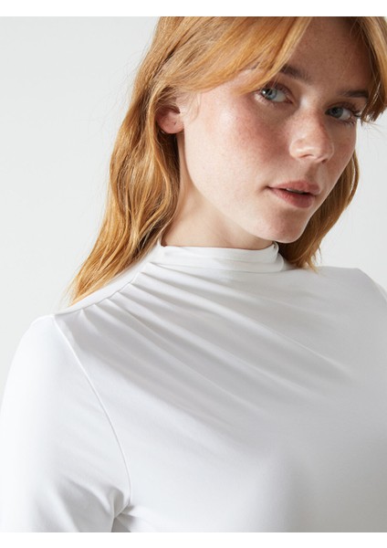Yeni Sezon Dik Yaka Kadın Tişört modelleri