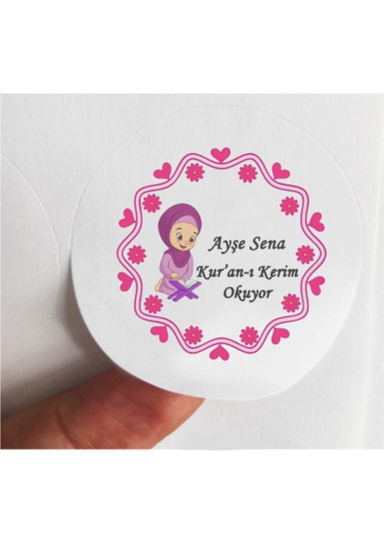 48 Adet 4 cm Kişiye Özel Pembe Kız Çocuklu Kuran Okuyor Baskılı Mat Etiket Sticker