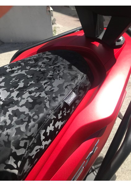 Akdeniz Sele Kaplama Pcx 125 Delüx Forged Carbon Lastikli Sele Kılıfı