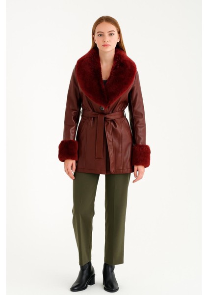 Kadın Bordo Çift Cepli Yaka Kürklü Kuşaklı Suni Deri Kaban