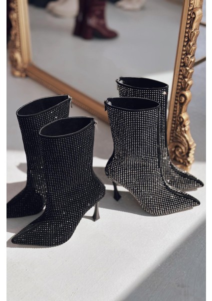 Simley Topuklu Kadın Çizme Siyah Süet Gri Taşlı fırsatları