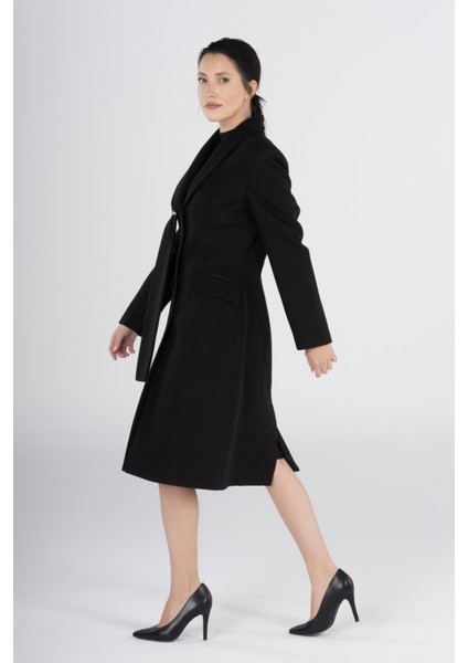 Deri Sırt ve Cep Detaylı Siyah Midi Kaşmir Kaşe Kaban - Şık, Sıcak ve Konforlu Tasarım