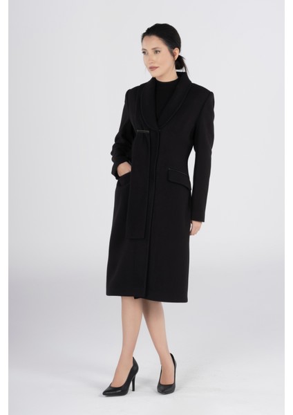 Deri Sırt ve Cep Detaylı Siyah Midi Kaşmir Kaşe Kaban - Şık, Sıcak ve Konforlu Tasarım