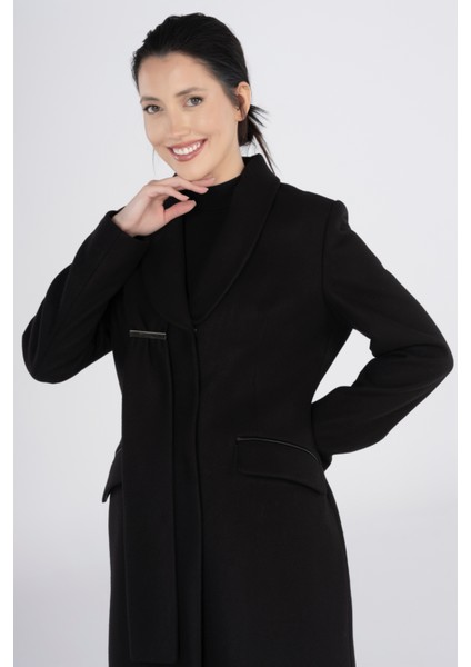 Deri Sırt ve Cep Detaylı Siyah Midi Kaşmir Kaşe Kaban - Şık, Sıcak ve Konforlu Tasarım