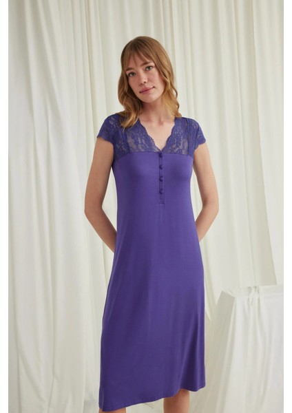 Monamise Kolu Omzu ve Yakası Dantelli Önü Düğmeli Gecelik