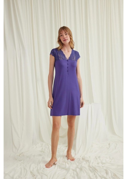 Monamise Kolu Omzu ve Yakası Dantelli Önü Düğmeli Gecelik