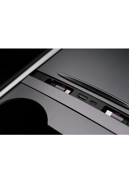Tesla Model Y ile Uyumlu USB Type-C Lightning Şarj Çoklayıcı Adaptör