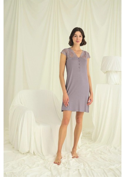 Monamise Kolu Omzu ve Yakası Dantelli Önü Düğmeli Gecelik