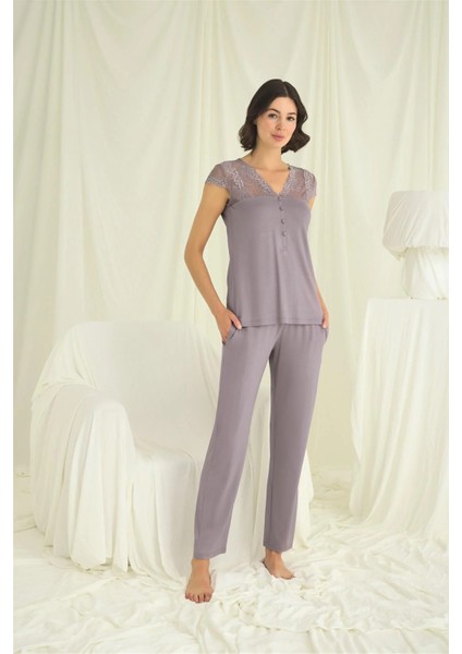 Monamise Yakası Kolu ve Omzu Dantelli Önü Düğmeli Pijama Takımı fiyatları
