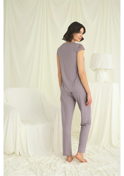 Monamise Yakası Kolu ve Omzu Dantelli Önü Düğmeli Pijama Takımı fırsatları